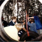 Wsp_praca_i_opanowanie_to_element_sukcesu_w_czasie_pokonania_toru_z_wisz_cych_opon_Polkomtel_Cedzyna_Integracja_2001